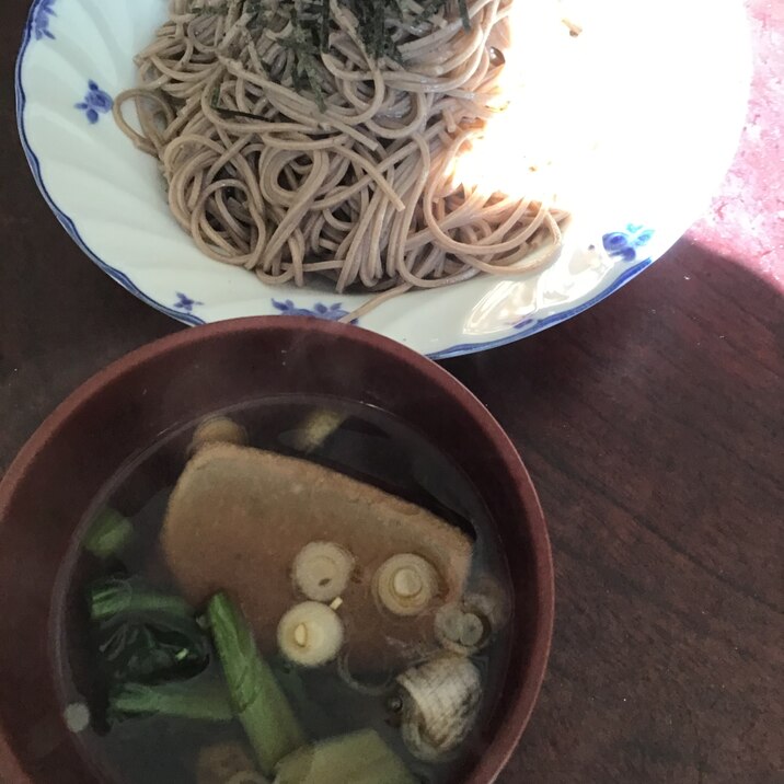 黒ハンペンと小松菜の盛り蕎麦。